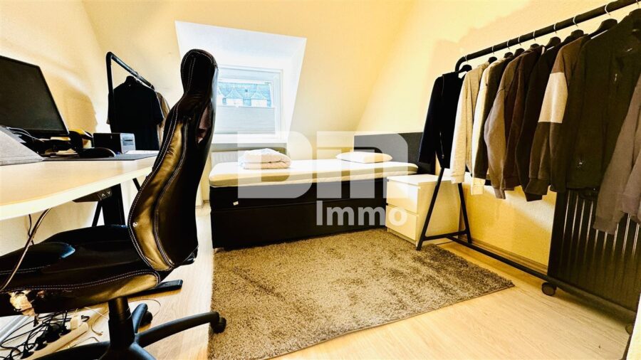 Modernisierte Zweizimmer Wohnung in bevorzugter Lage von Kassel / Wilhelmshöhe nahe ICE Bahnhof - Schlafzimmer